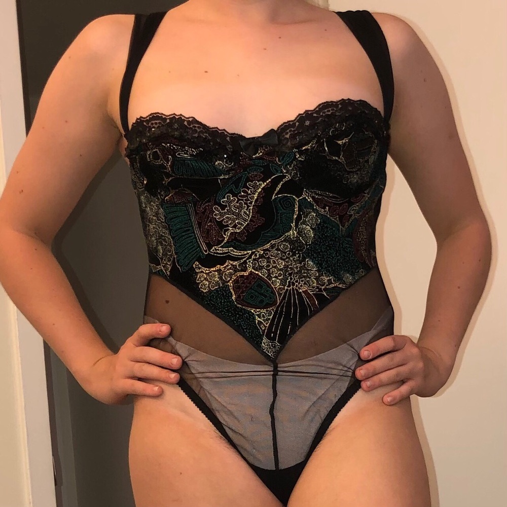 𝐒𝐄𝐐𝐔𝐈𝐍 𝐋𝐈𝐍𝐆𝐄𝐑𝐈𝐄 𝐁𝐎𝐃𝐘 𝐒𝐔𝐈𝐓 - Picture 4 of 4
